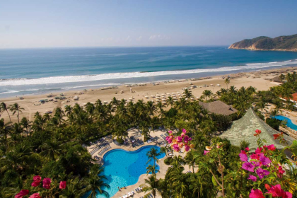 Acapulco: Relax on its paradisiacal beaches…..