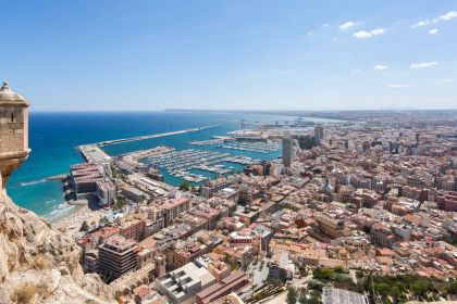 Tourist, commercial and cosmopolitan city.
