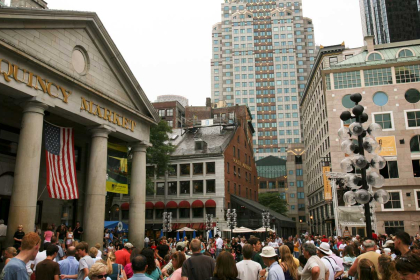 Boston, Quincy Market: Filled with restaurants, shops and the famous Cheers pub.