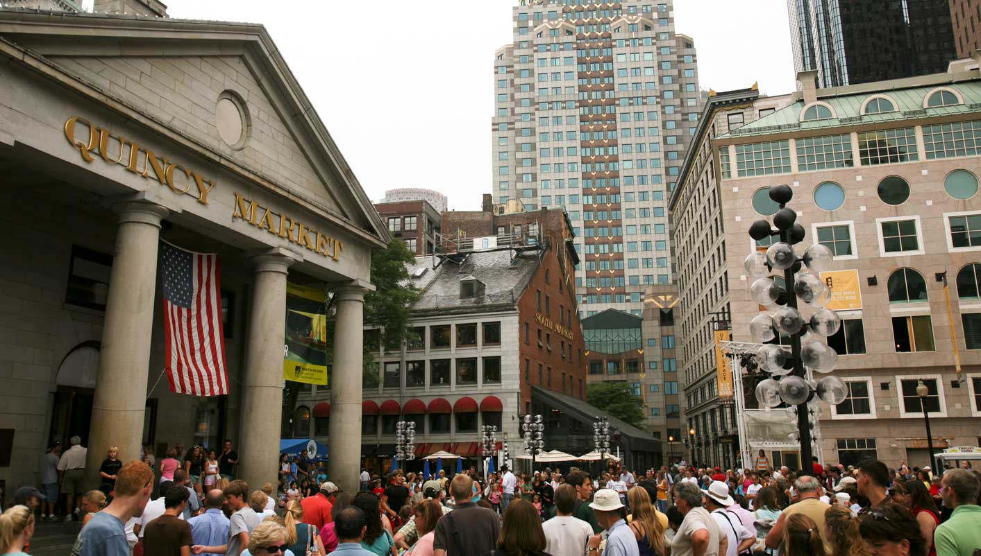 Boston, Quincy Market: Filled with restaurants, shops and the famous Cheers pub. Boston, Quincy Market: Filled with restaurants, shops and the famous Cheers pub.