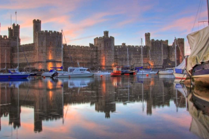 Caernarfon: General view with the castle.