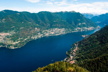 Como:  A luxurious lake.