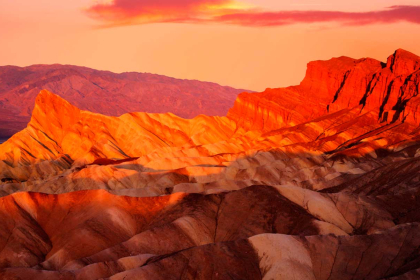 Death Valley: An impressive desert filled with contrasts.