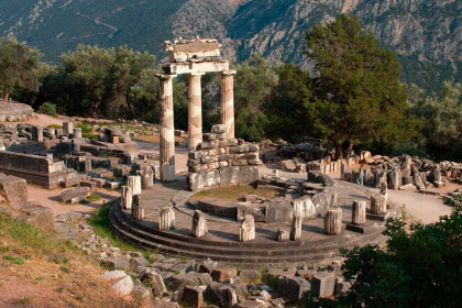 Delphi: The navel of the world.