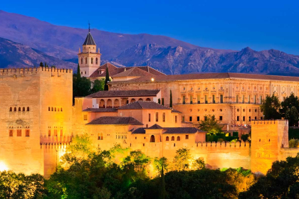 Granada: The charm of the enchanted city.