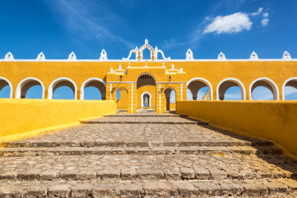 Path leading to the entrance of the colonial monastery in Izamal, Mexico.