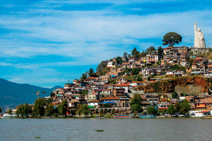 Janitzio: A pretty,  lively town with many restaurants and arts and crafts shops.
