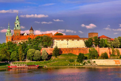 Krakow: View of the Royal Castle.