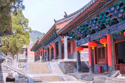 Transfer to the old city of Luoyang