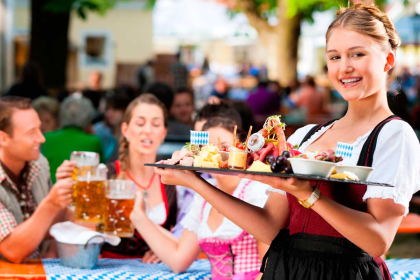 Munich: Evening transfer to popular brewery included.