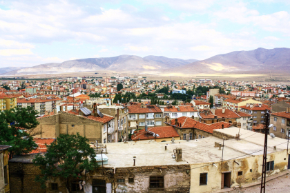 Nigde: It is located between the volcanic mountains of Melandiz.