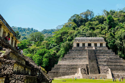 Palenque: Visit to this impressive archaeological site.
