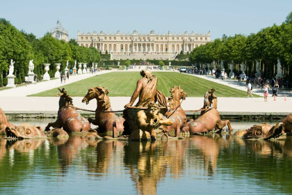Paris: Trip to Versailles included.