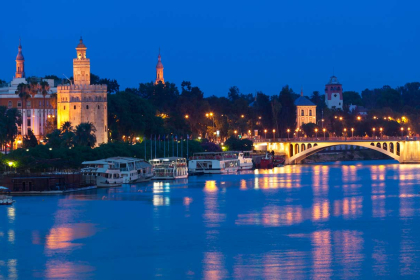 Seville: Orange blossom, next to the Giralda and in the shadow of the Tower of Gold.