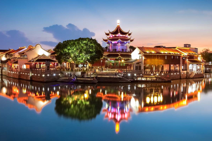 Tongli, charming lake city with its small houses