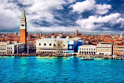 Venice: Fascination and elegance in a tour with gondolas and music.